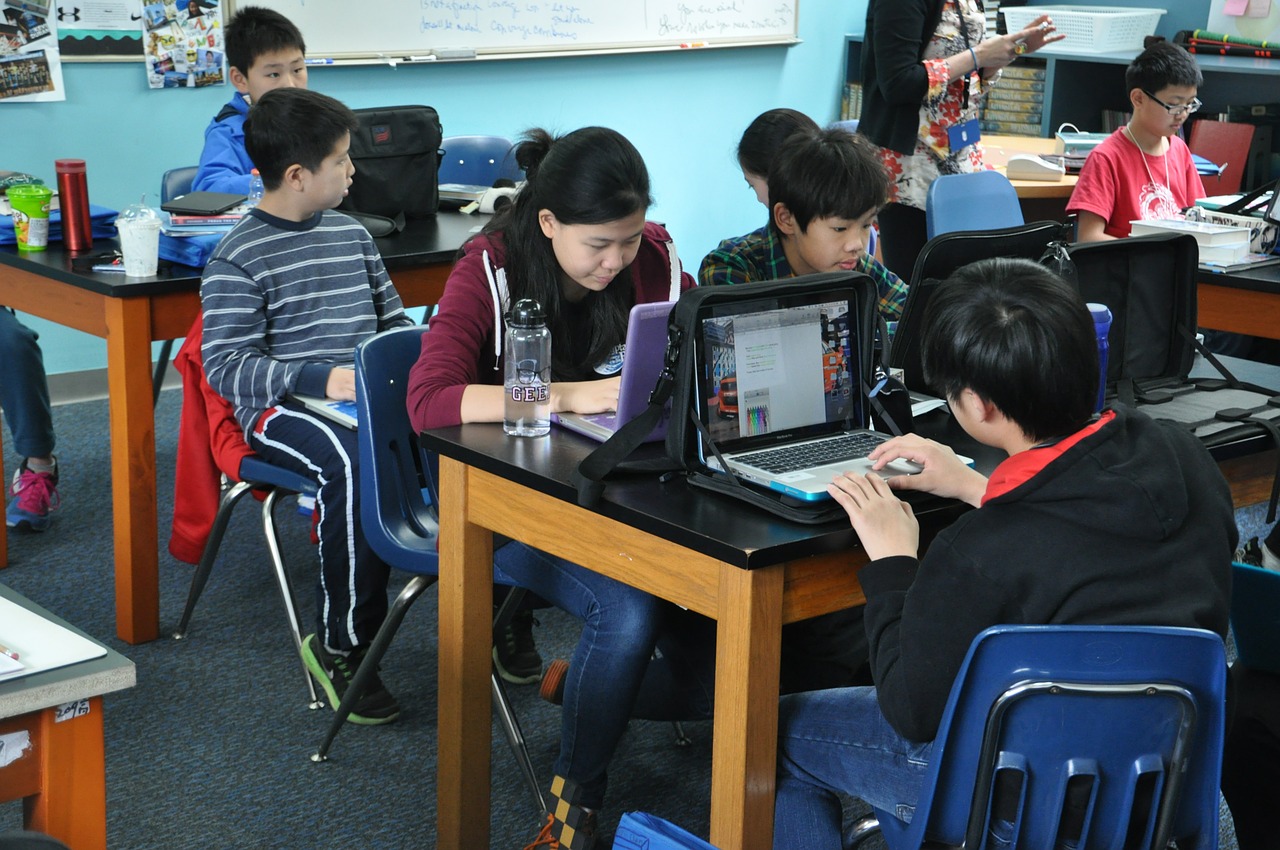 Digital classroom. Китайская школа. Китайские школьники. Образование в Китае. Дистанционное образование в Китае.